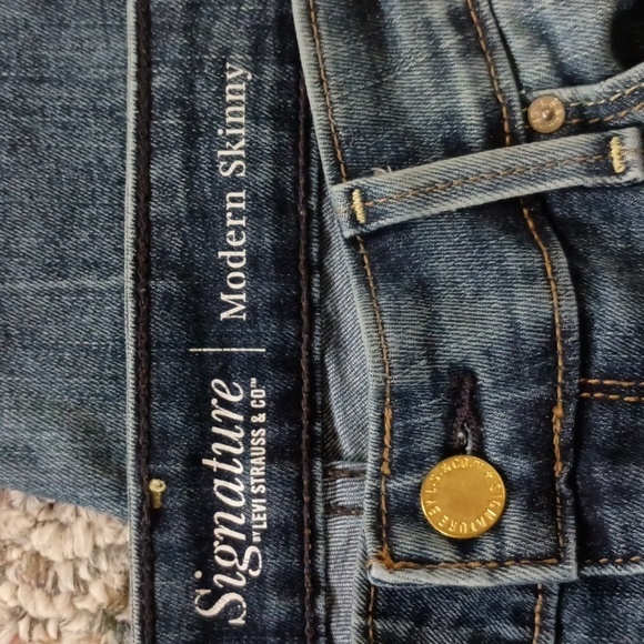 Signature By Levi Strauss Modern Skinny Jeans Size 14 - Picture 3 of 7